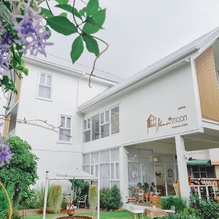 Bloomin' Moon Hostel & Cafe, Chiang Mai Old Town Экстерьер фото